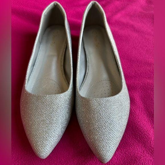 Dream Pairs Shoes - NWOT Dream Pairs| Size: 11 Women’s| Silver Sparkle Flats for Special Occasion